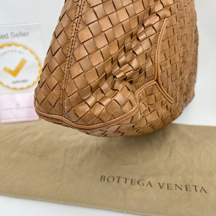 BOTTEGA VENETA INTRECCIATO SHOULDER BAG