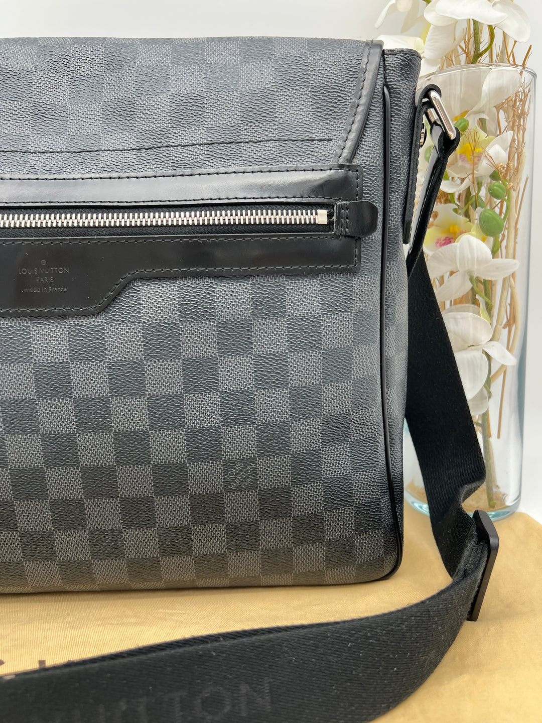 LOUIS VUITTON DANIEL MM MESSENGER BAG
