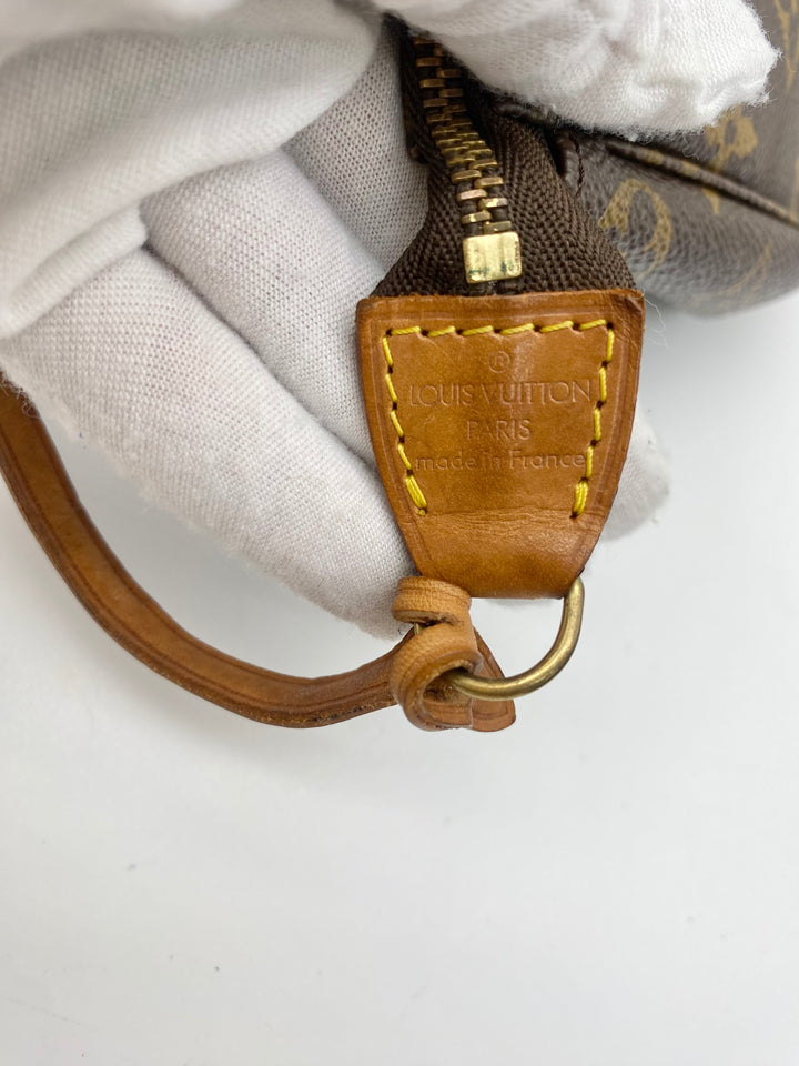 LOUIS VUITTON POCHETTE ACCESSOIRES MONOGRAM