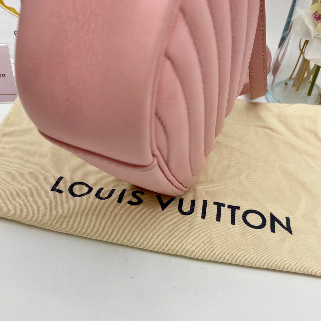 LOUIS VUITTON NEW WAVE CHAIN CAMERA BAG