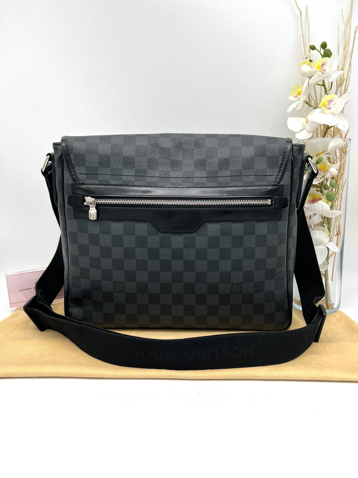 LOUIS VUITTON DANIEL MM MESSENGER BAG