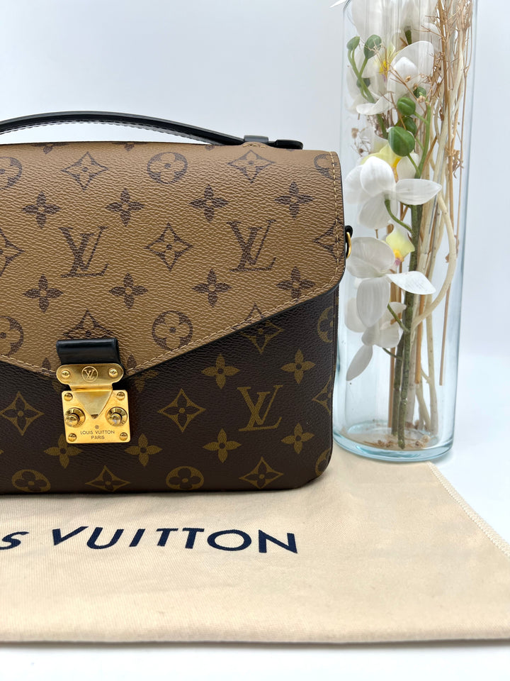 LOUIS VUITTON POCHETTE METIS MONOGRAM REVERSED