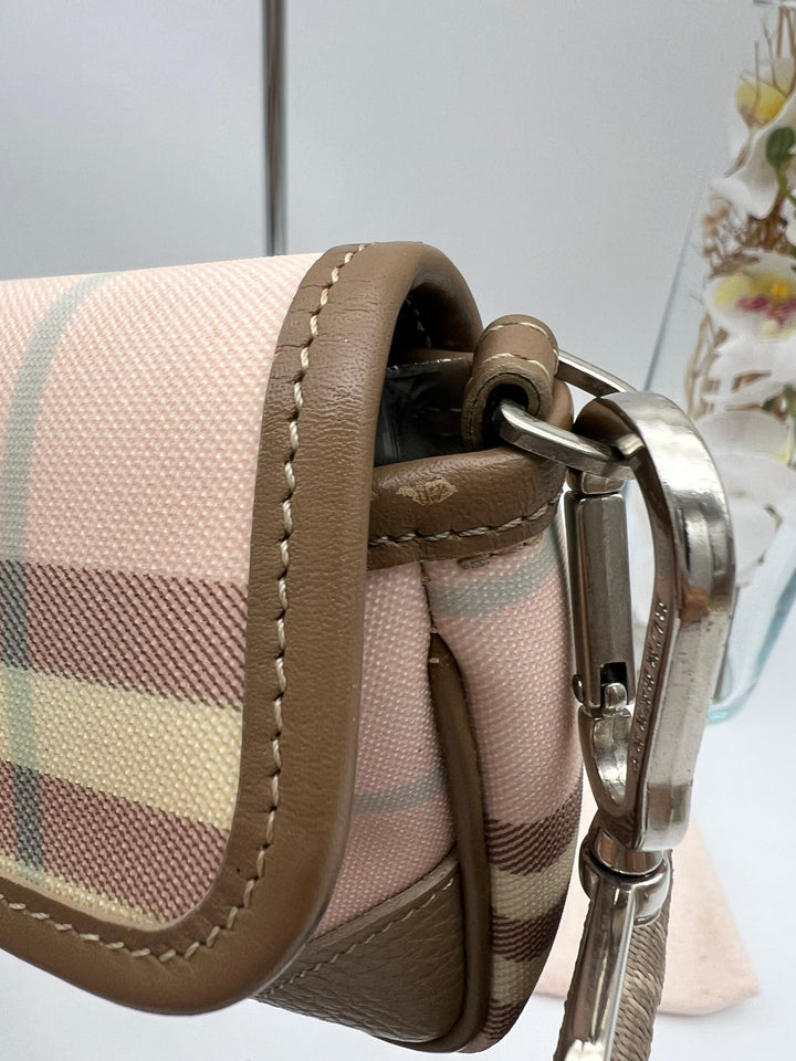 BURBERRY LONDON PVC SHOULDER  BAG W/ WRISTLET