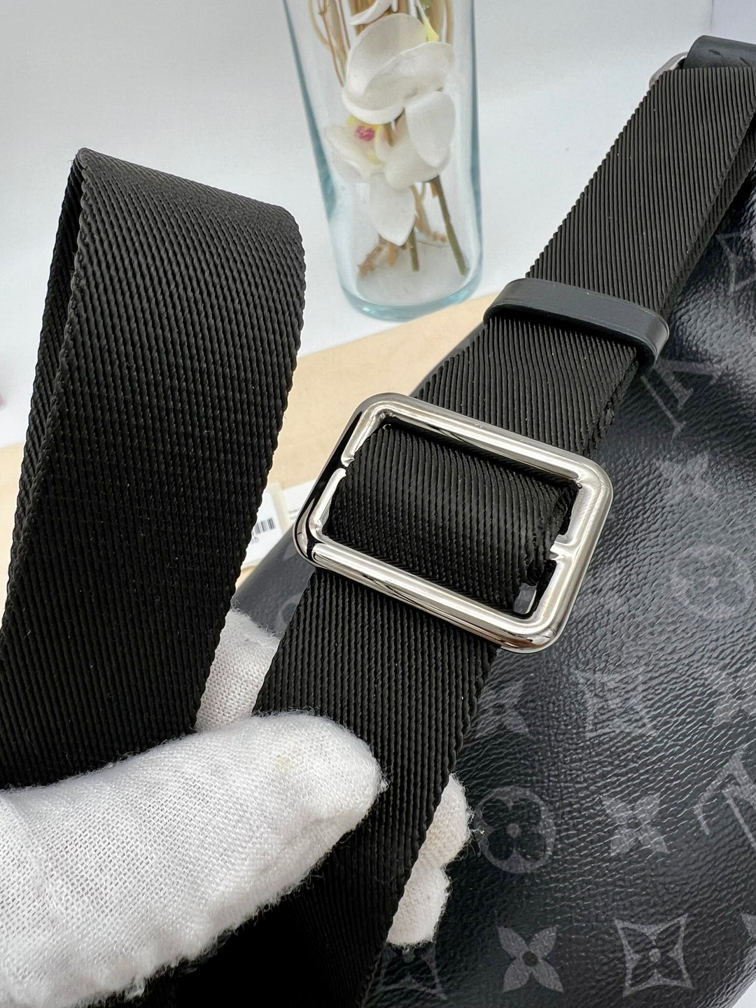 LOUIS VUITTON DISCOVERY BUM BAG