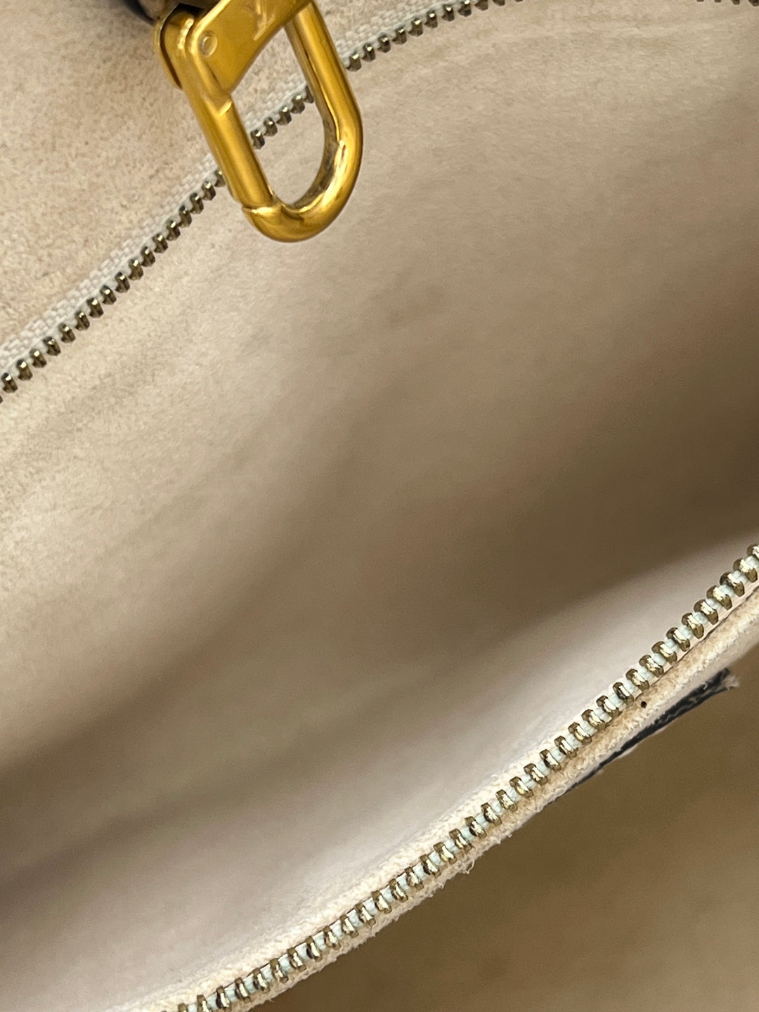 LOUIS VUITTON ON THE GO PM EMPREINTE