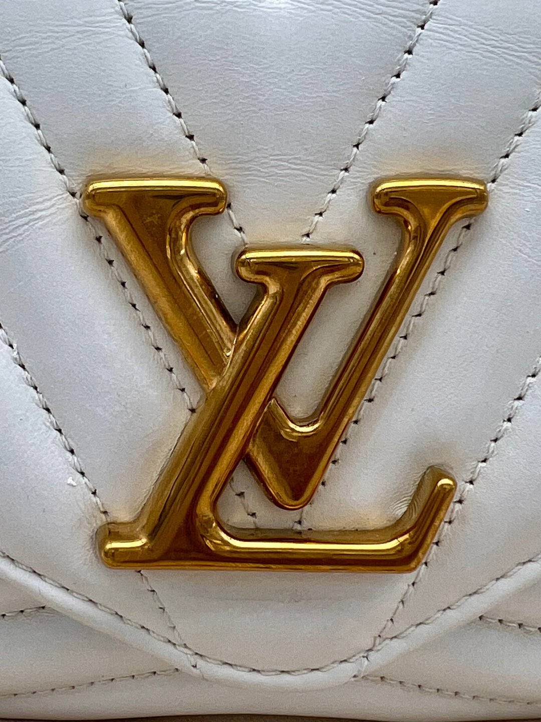LOUIS VUITTON NEW WAVE MULTI POCHETTE