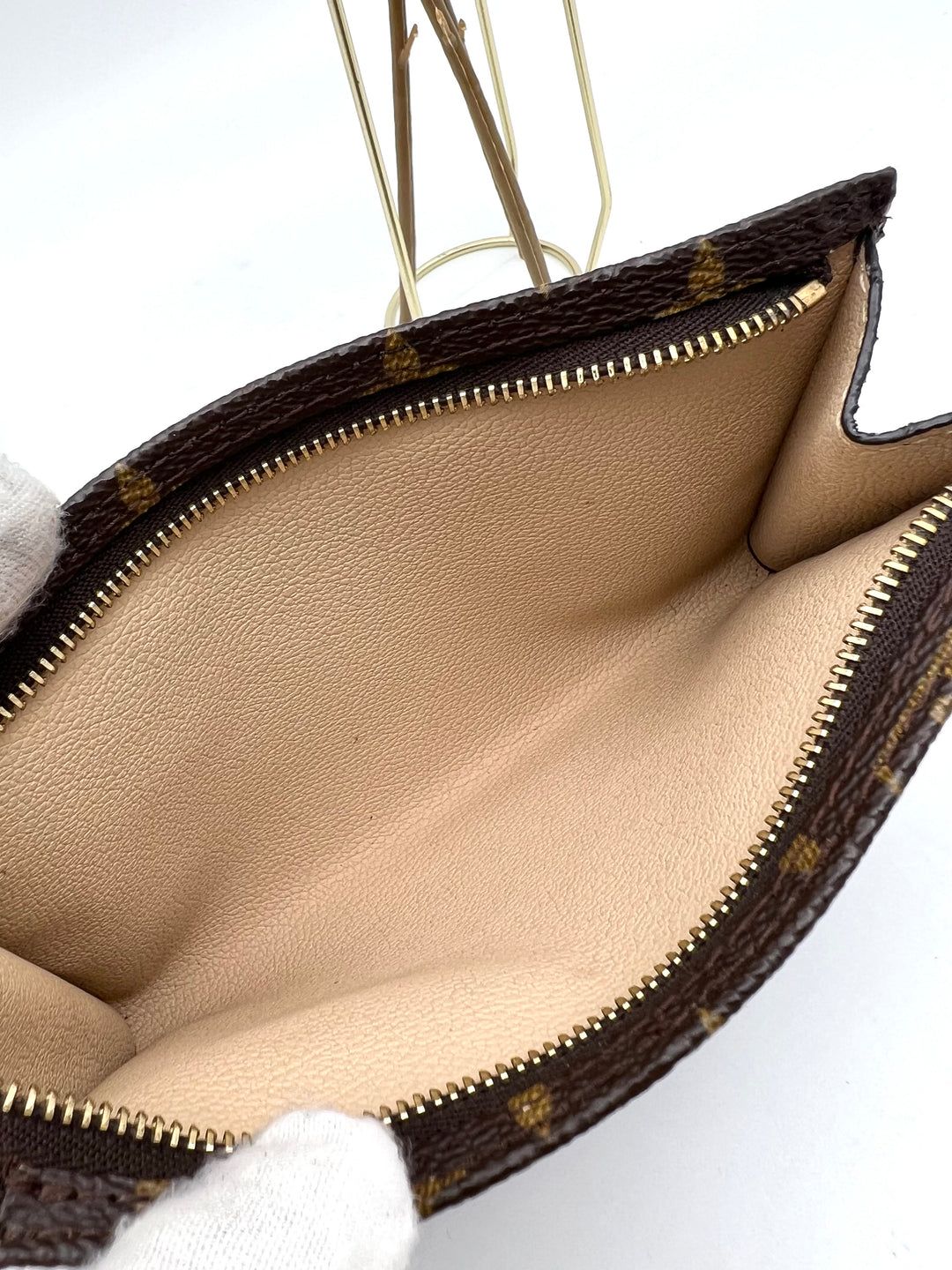 LOUIS VUITTON BUCKET POUCH MONOGRAM