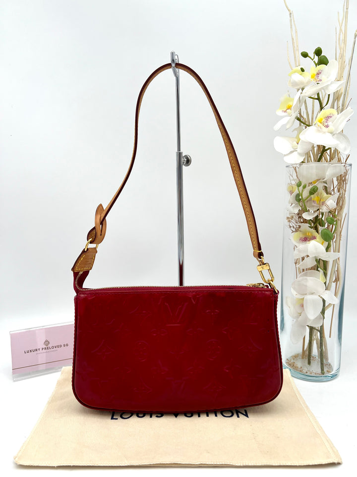 LOUIS VUITTON POCHETTE ACCESSOIRES VERNIS ( NEW MODEL )