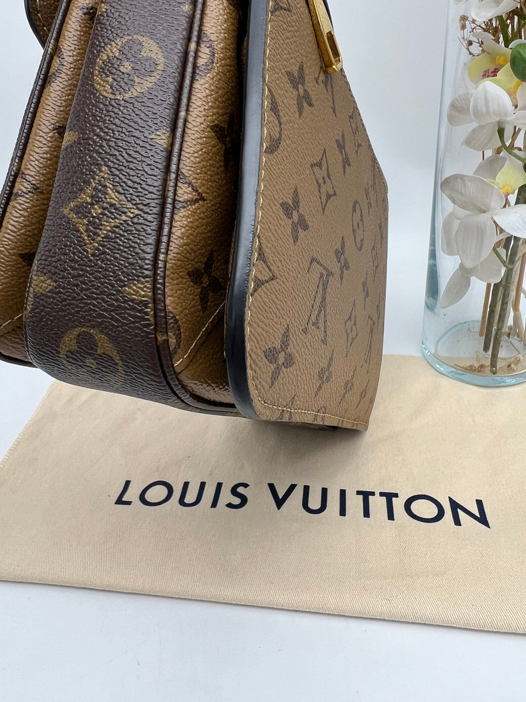 LOUIS VUITTON POCHETTE METIS MONOGRAM REVERSED
