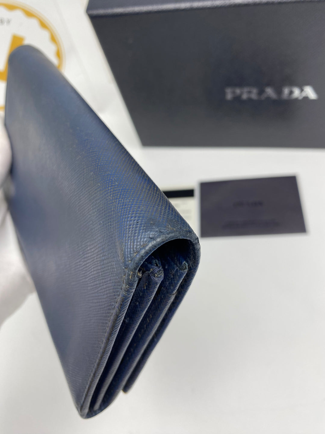 PRADA SAFFIANO WALLET ON CHAIN