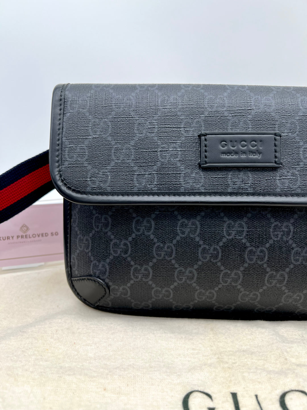 GUCCI SUPREME BLACK BELT BAG
