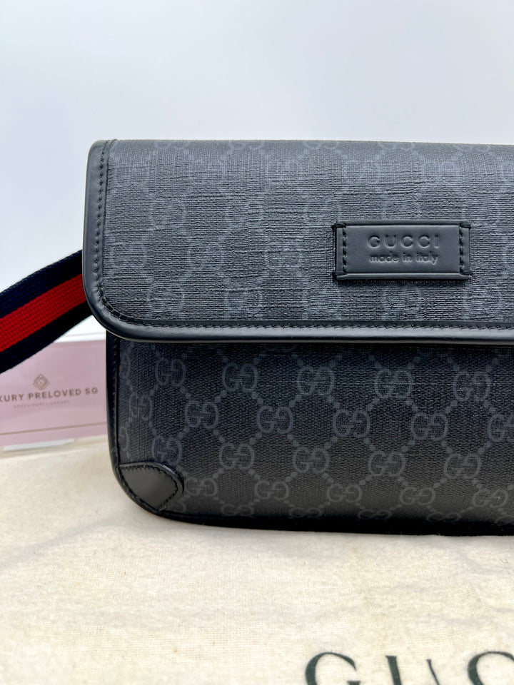 GUCCI SUPREME BLACK BELT BAG