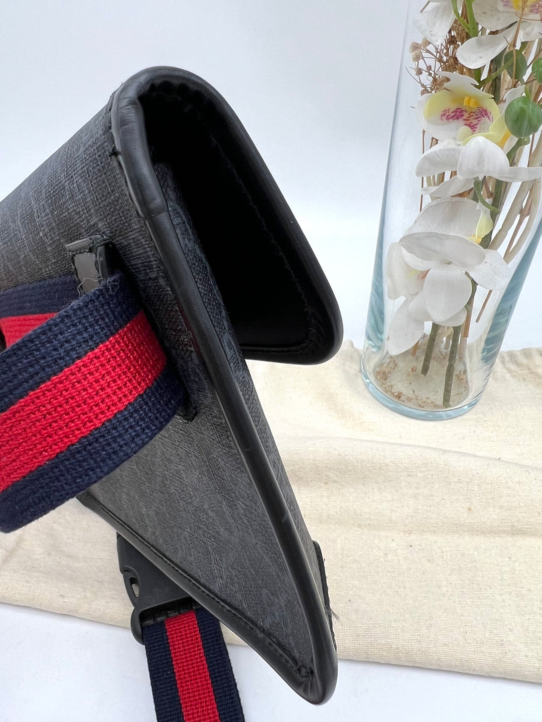 GUCCI SUPREME BLACK BELT BAG