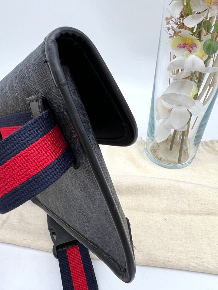 GUCCI SUPREME BLACK BELT BAG