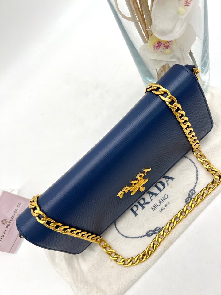 PRADA SAFFIANO WALLET ON CHAN