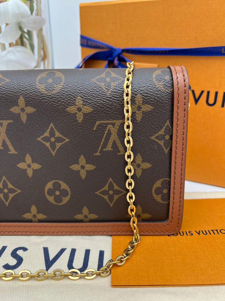 LOUIS VUITTON DAUPHINE WALLET ON CHAIN (RFID)