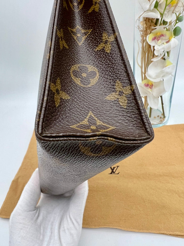 LOUIS VUITTON TOILETRY POUCH