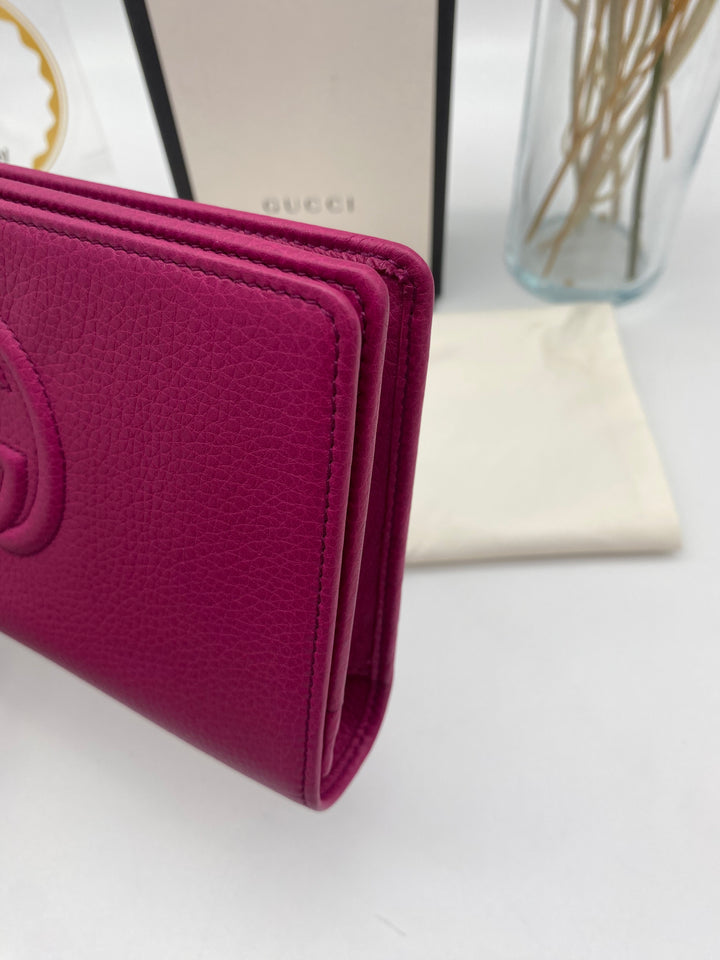 GUCCI GG SOHO WALLET ON CHAIN