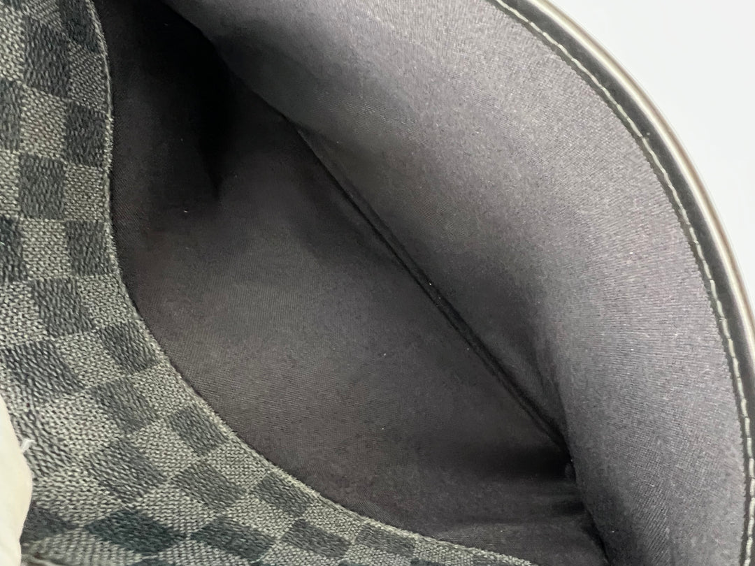 LOUIS VUITTON DANIEL MM MESSENGER BAG