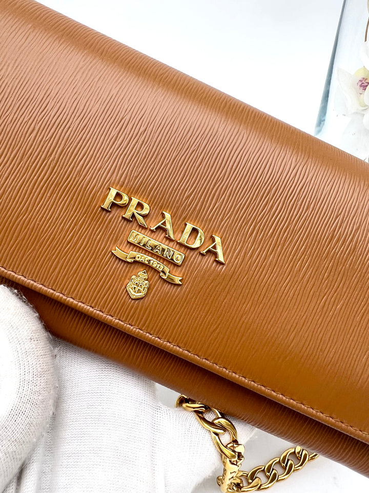 PRADA SAFFIANO WALLET ON CHAN