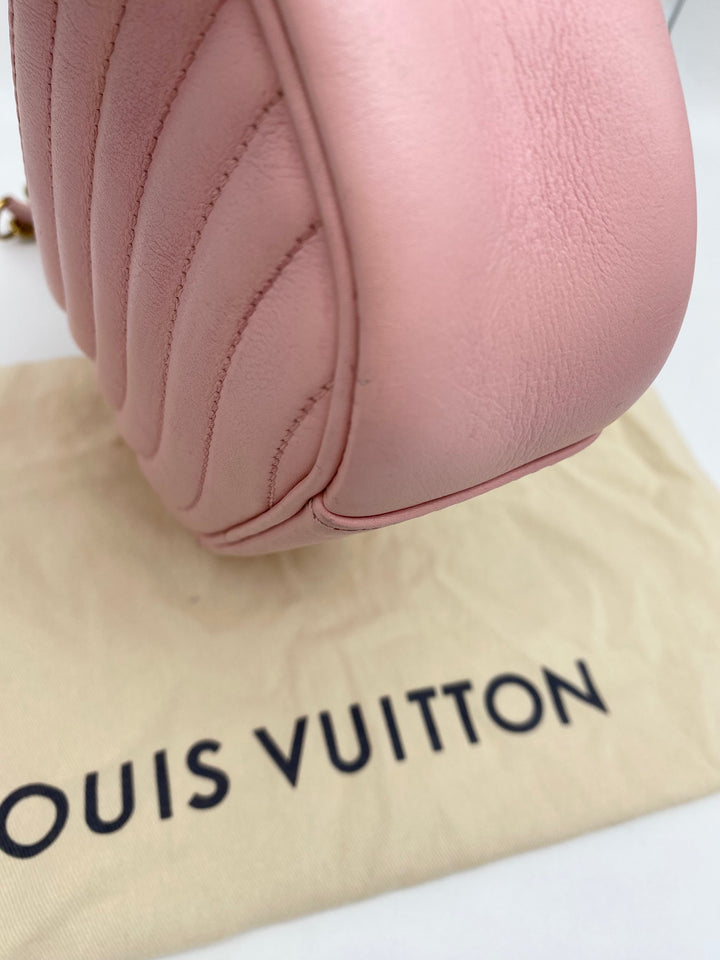 LOUIS VUITTON NEW WAVE CHAIN CAMERA BAG