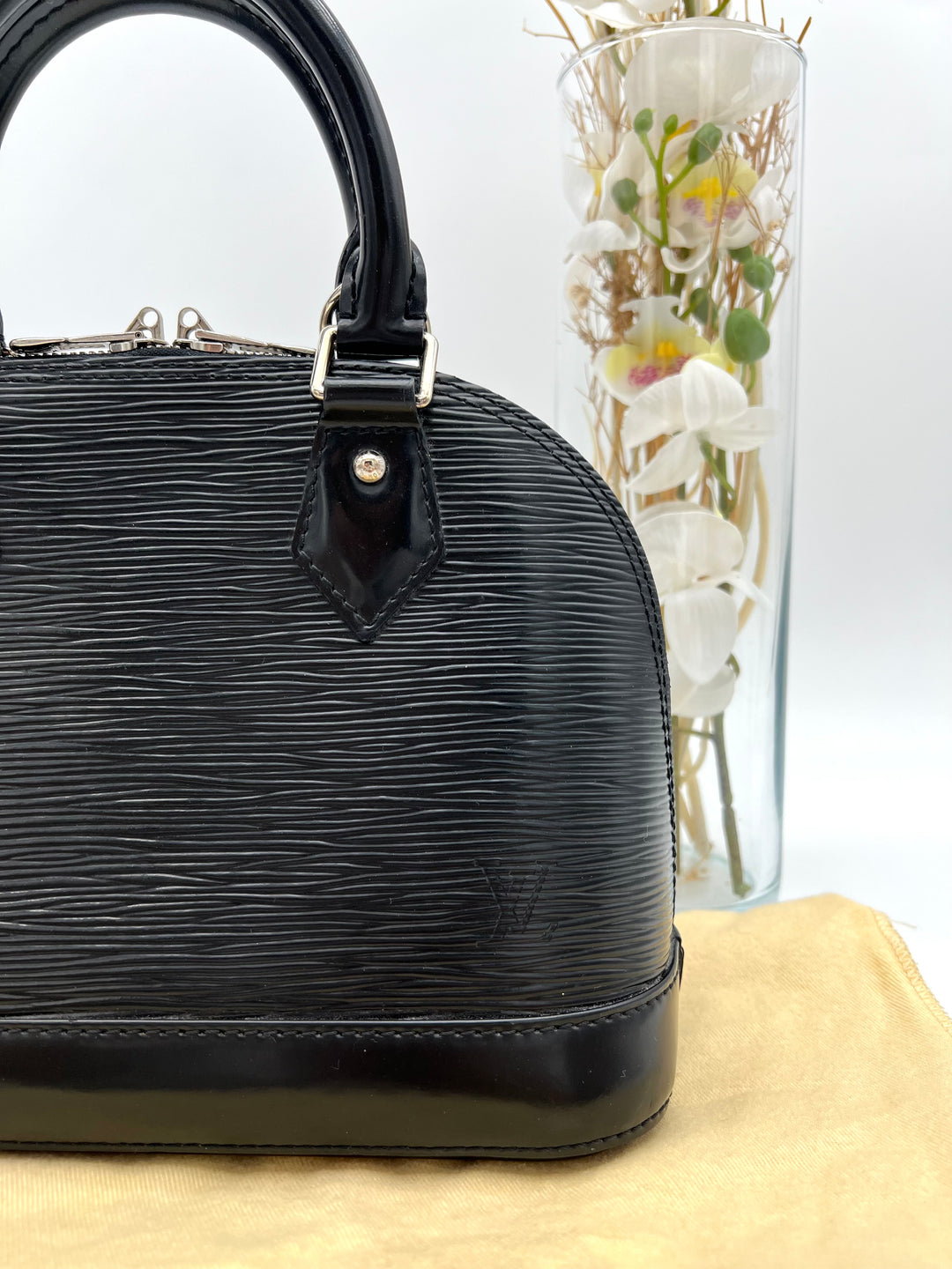 LOUIS VUITTON ALMA BB EPI