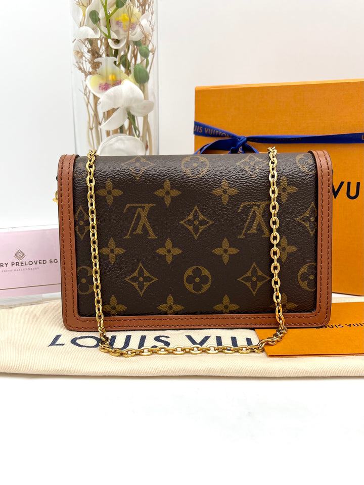 LOUIS VUITTON DAUPHINE WALLET ON CHAIN (RFID)