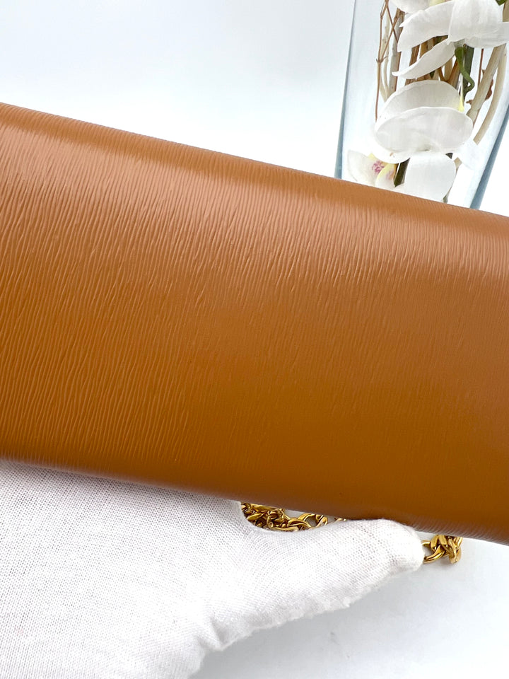 PRADA SAFFIANO WALLET ON CHAN