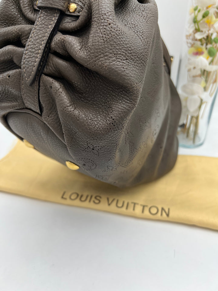 LOUIS VUITTON MAHINA XS HOBO