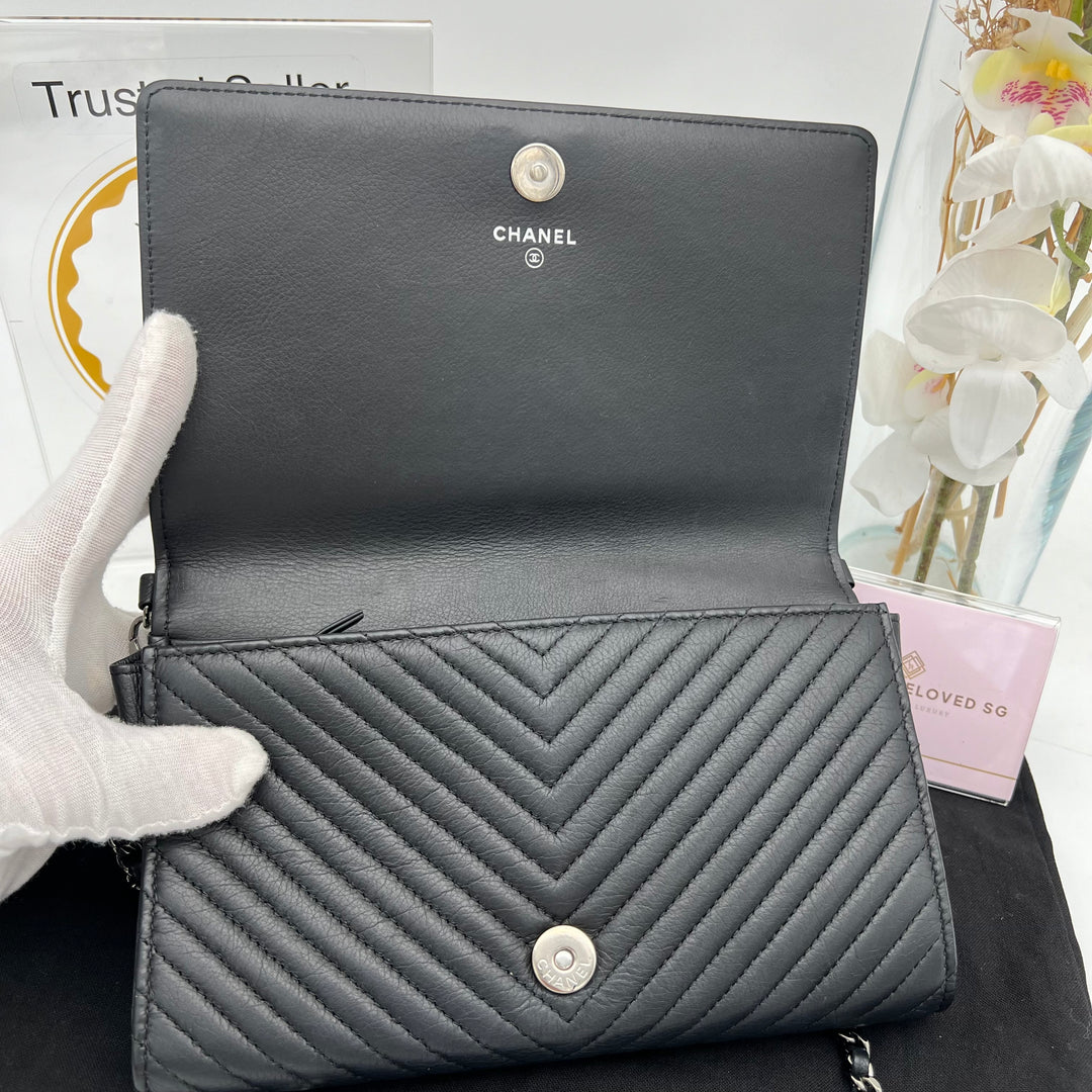 CHANEL CHEVRON CALFSKIN BOY WALLET ON CHAIN