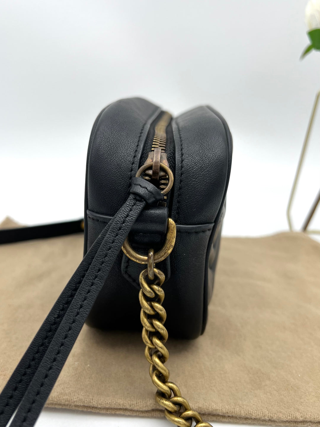 GUCCI GG MARMONT CAMERA CHAIN SHOULDER BAG