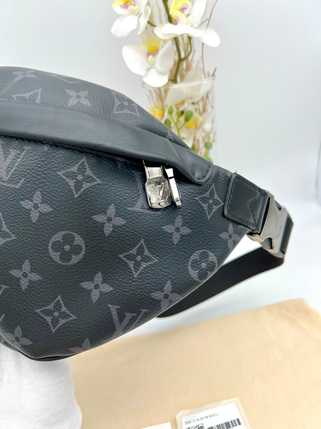 LOUIS VUITTON DISCOVERY BUM BAG
