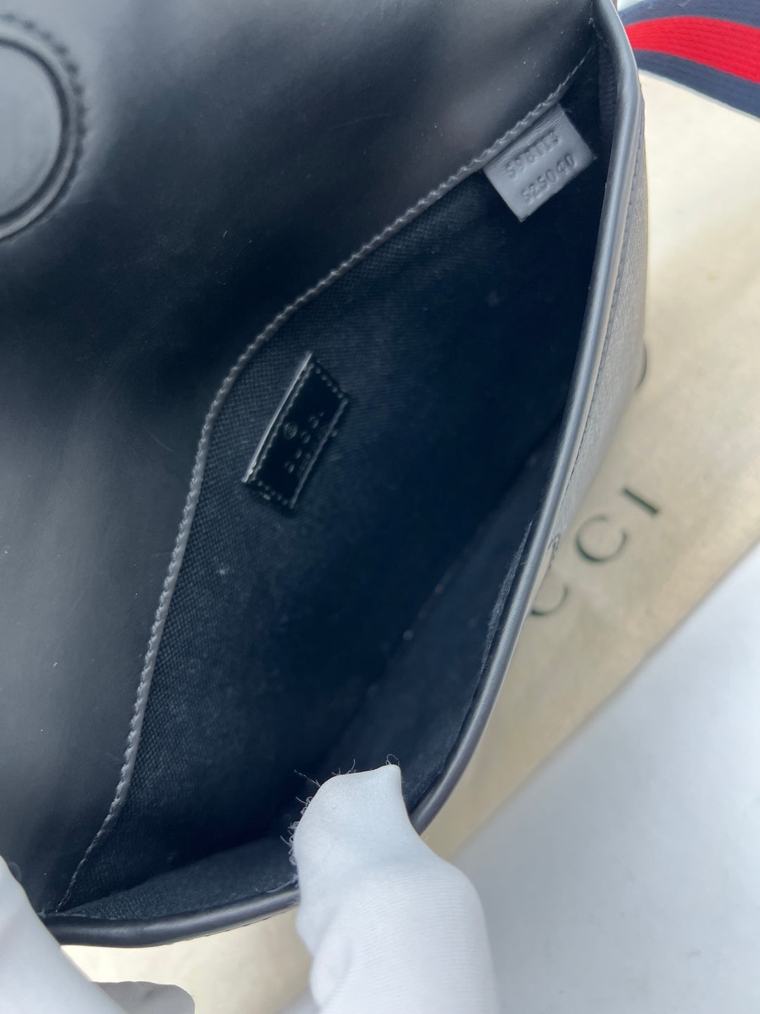 GUCCI SUPREME BLACK BELT BAG