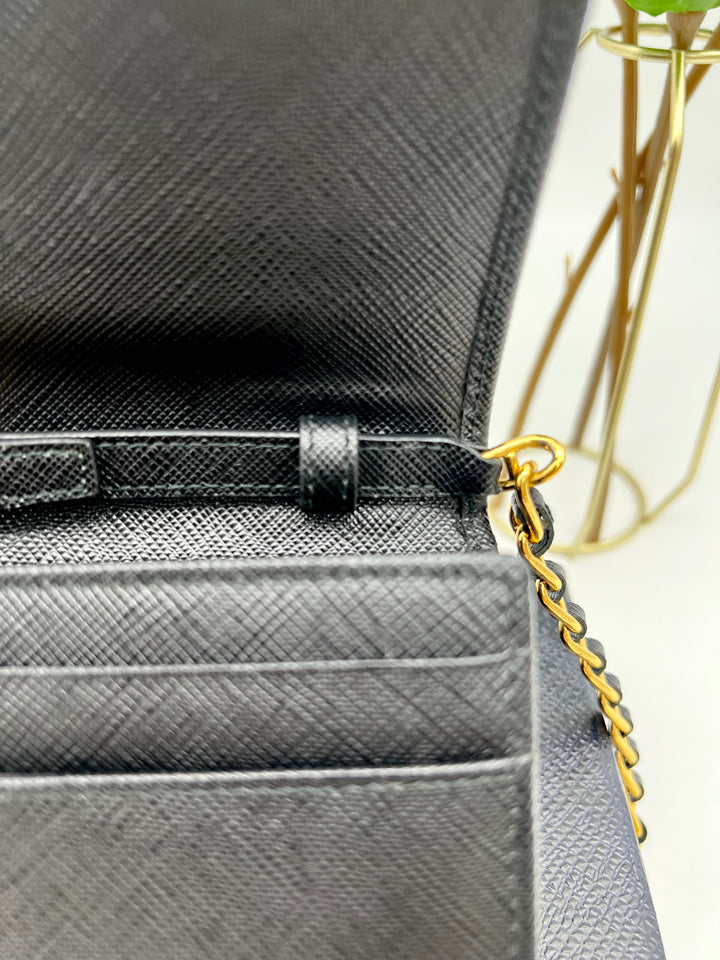 PRADA SAFFIANO WALLET ON CHAIN