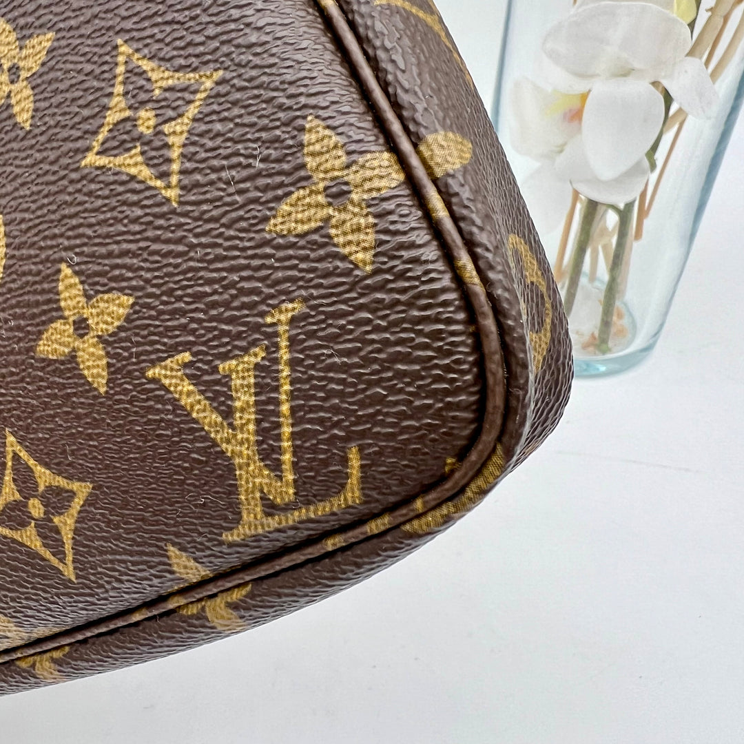 LOUIS VUITTON POCHETTE ACCESSOIRES MONOGRAM