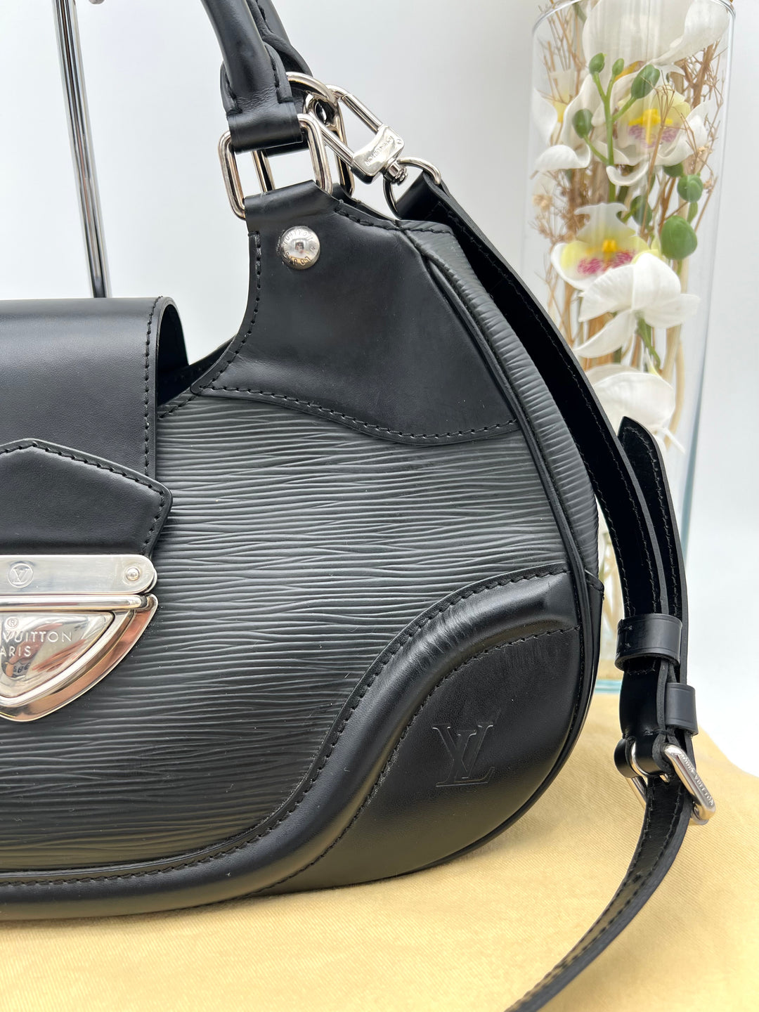 LOUIS VUITTON EPI LEATHER SAC MONTAIGNE