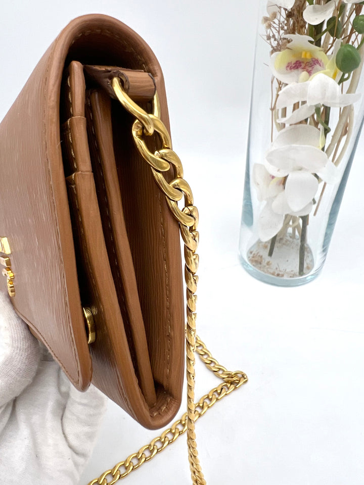 PRADA SAFFIANO WALLET ON CHAN