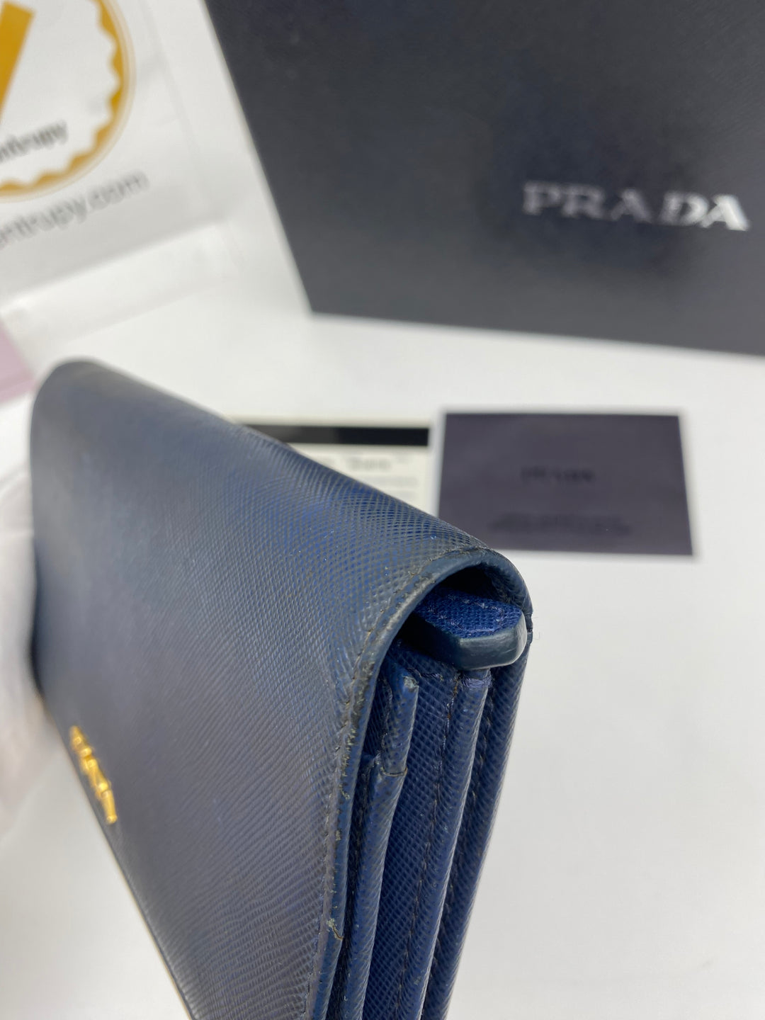 PRADA SAFFIANO WALLET ON CHAIN