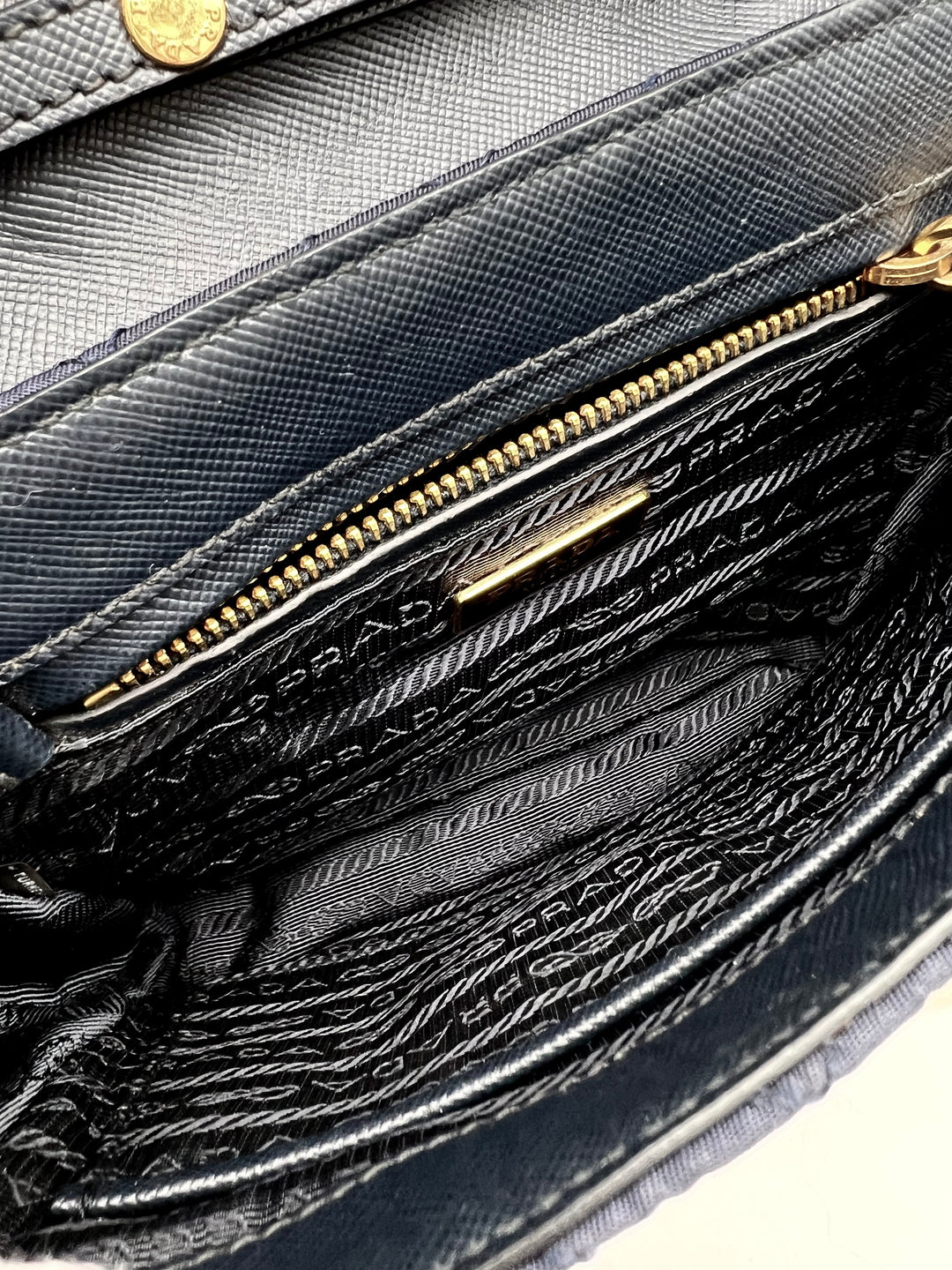 PRADA SAFFIANO WALLET ON CHAIN