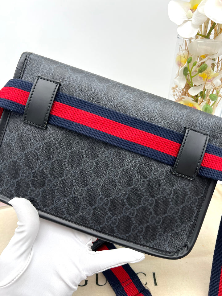 GUCCI SUPREME BLACK BELT BAG