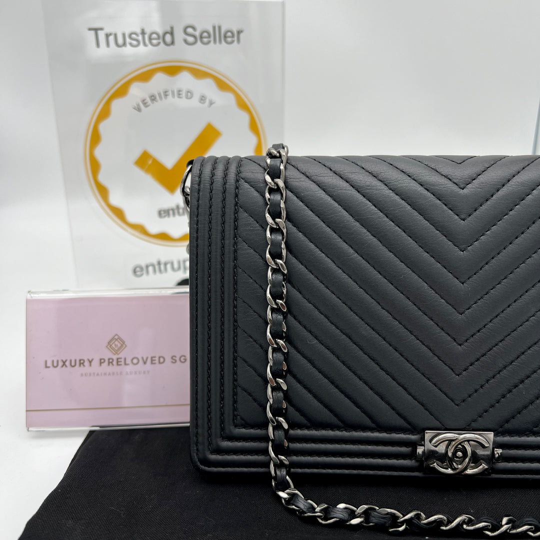 CHANEL CHEVRON CALFSKIN BOY WALLET ON CHAIN