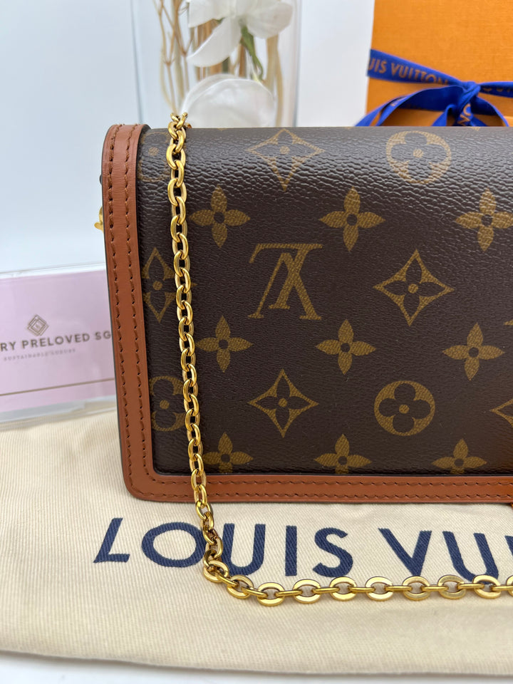 LOUIS VUITTON DAUPHINE WALLET ON CHAIN (RFID)