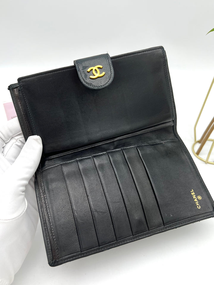 CHANEL VINTAGE QUILTED LAMBSKIN WALLET