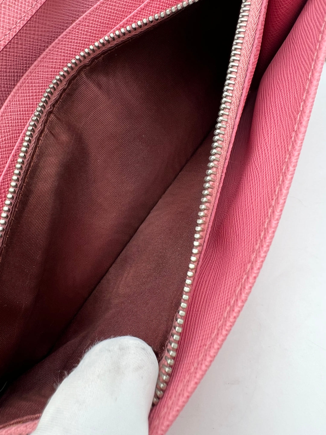 PRADA SAFFIANO WALLET ON CHAN