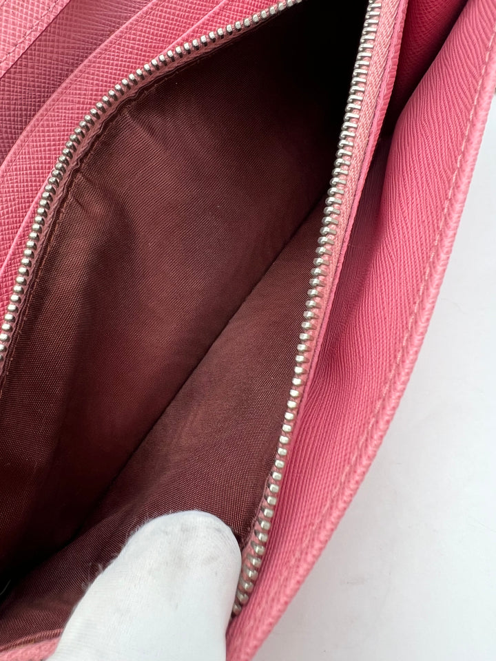 PRADA SAFFIANO WALLET ON CHAN