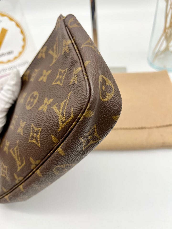 LOUIS VUITTON POCHETTE ACCESSOIRES MONOGRAM