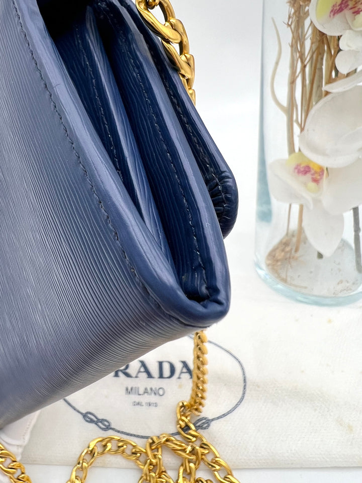 PRADA SAFFIANO WALLET ON CHAN