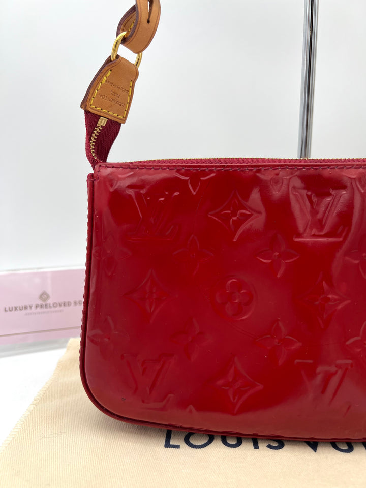 LOUIS VUITTON POCHETTE ACCESSOIRES VERNIS ( NEW MODEL )