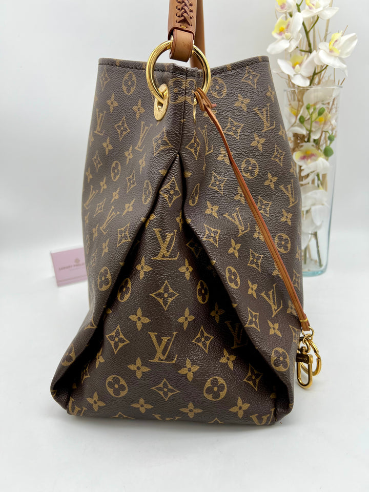 LOUIS VUITTON ARTSY MONOGRAM MM