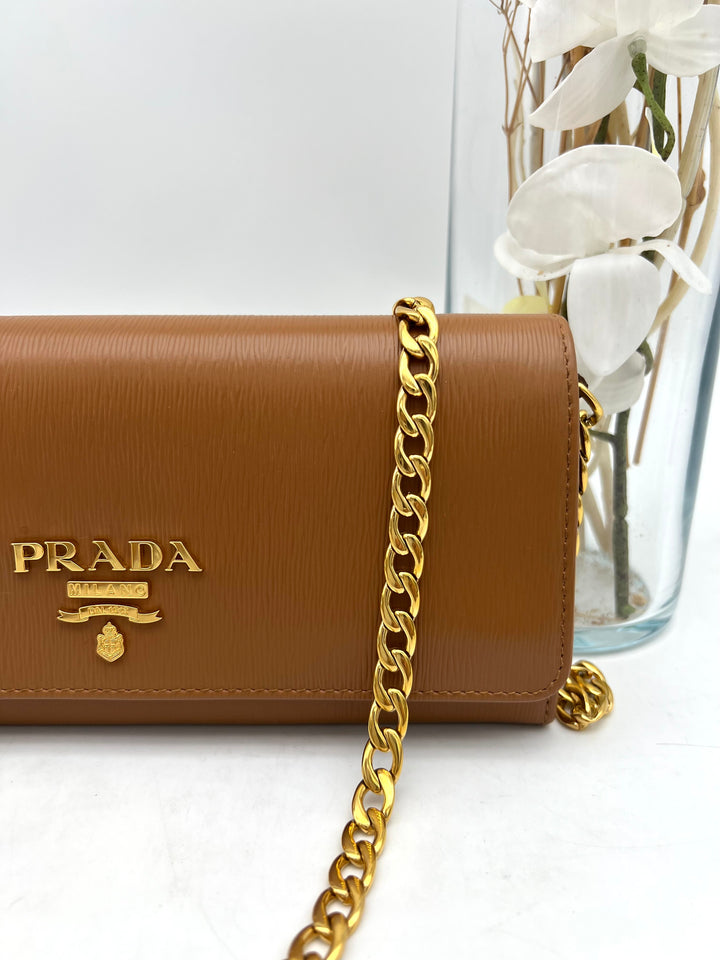 PRADA SAFFIANO WALLET ON CHAN